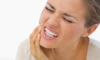 Contro il dolore di denti e gengive: bacche, erbe e piante curative